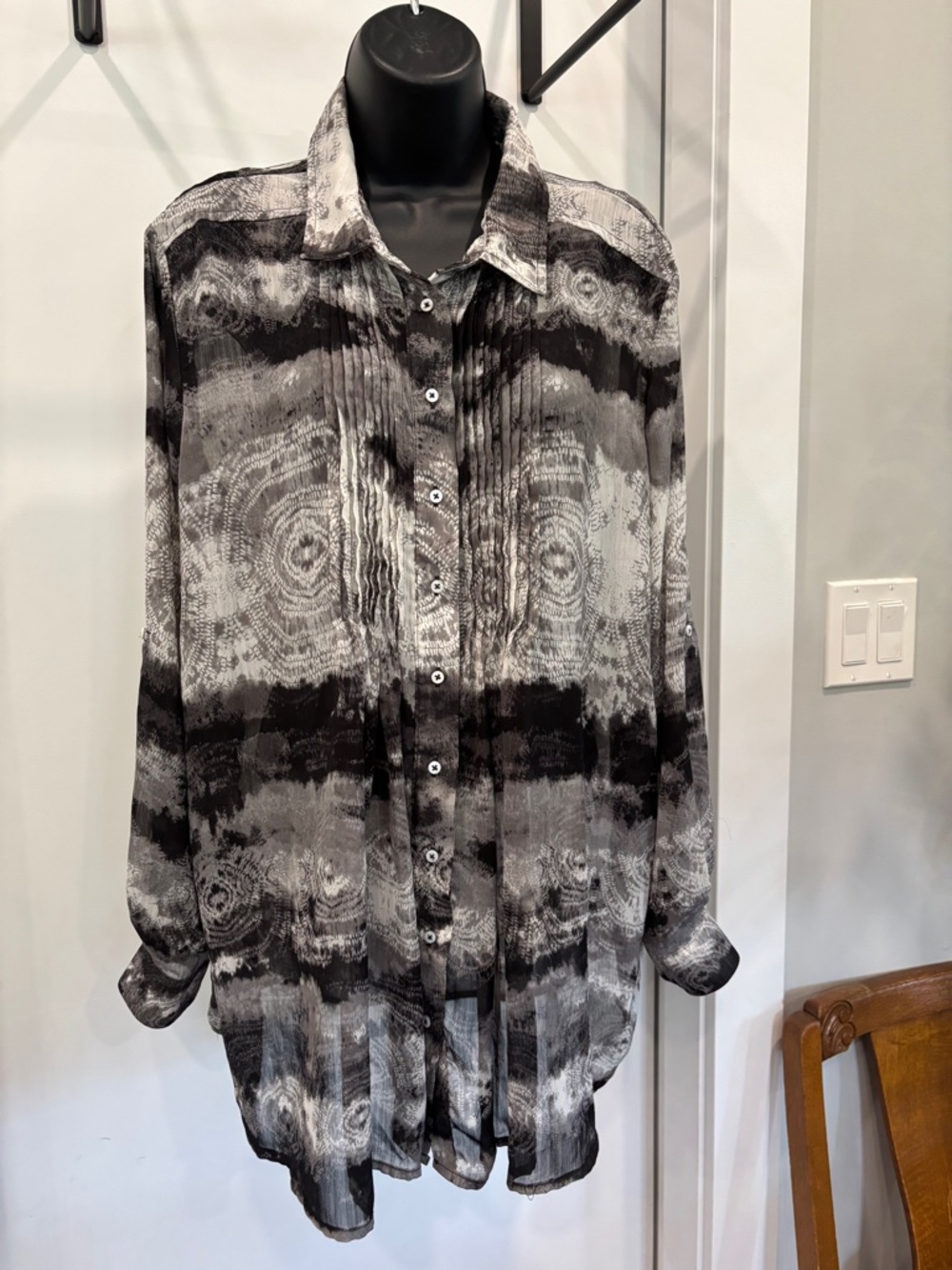 Black & Gray Patterned Button-Front Womens Blouse